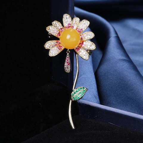 Elegant Copper Daisy Brooch Micro-Inlaid Zirconia Flower Pin For Women Retro Sunflower Brooch Jewelry For Banquet Wedding Clothing Accessory