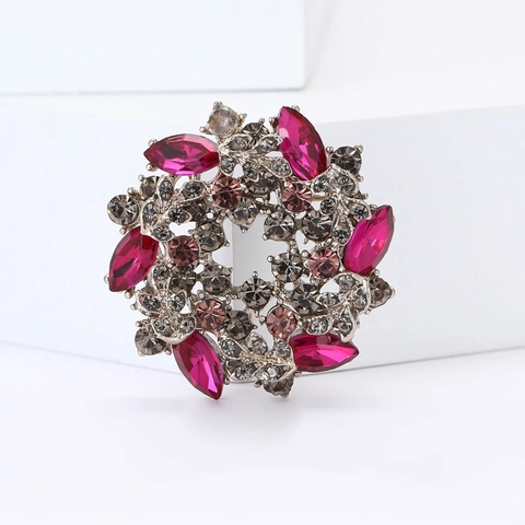 Vintage Alloy Rhinestone Flower Wreath Brooch Elegant Crystal Garland Pin Jewelry For Wedding Banquet Party Dress Women