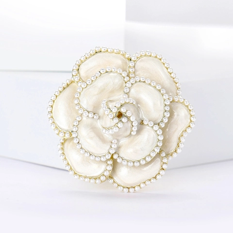 Broche Fleur de Camélia Élégante pour Femmes en Alliage Perle Artificielle Émail Épingle Style Français Corsage Floral