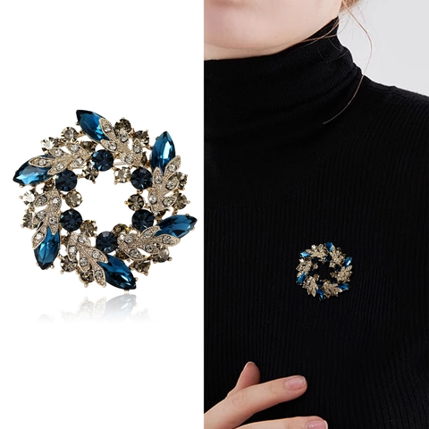 Vintage Baroque Alloy Rhinestone Flower Wreath Brooch For Women Elegant Crystal Botanical Garland Lapel Pin Jewelry Gift
