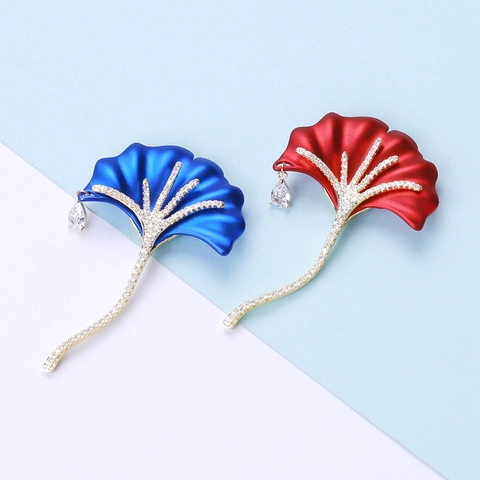 Eleganter Ginkgoblatt Brosche Kupfer Vergoldet Zirkonia Mikro Eingelegt Nadel Damen Rot Blau Matt Pflanze Schmuck Schal Schnalle