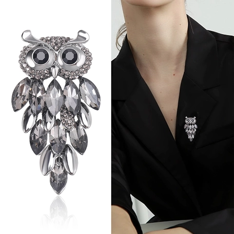 Vintage Alloy Marquise Cut Crystal Owl Brooch For Women Luxurious Rhinestone Inlaid Animal Breastpin Fashion Jewelry Gift