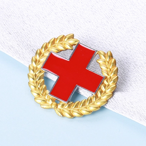 Red Cross Laurel Wreath Badge Alloy Brooch Pin For Medical Personnel Nurse Doctor Gold Color Souvenir Fashion Accessories Jewelry