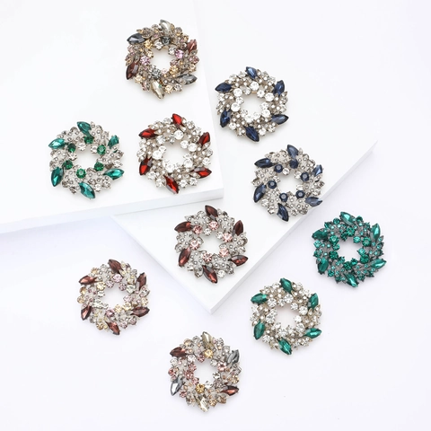 Vintage Alloy Wreath Brooch For Women Shiny Rhinestone Bauhinia Floral Corsage Pin Elegant Clothing Jewelry Accessories Gift