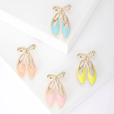 Elegante Spilla in Lega a Forma di Scarpe da Balletto Con Fiocco e Smalto Colorato per Abiti Donna Accessori Regalo Spilla