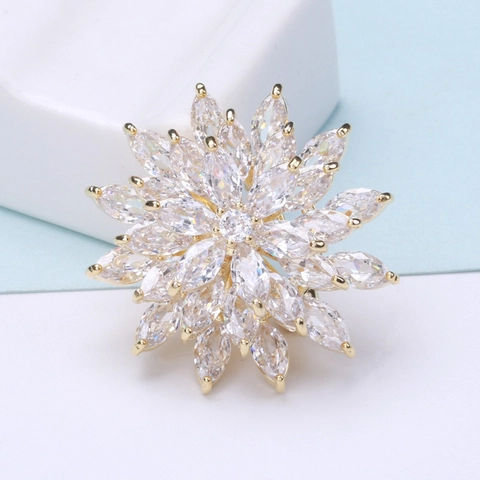 Spilla Fiocco di Neve Rotante in Zirconia per Donna Oro Rosa Giallo Forma di Fiore Multistrato 3D Spilla Pin Elegante Gioielleria