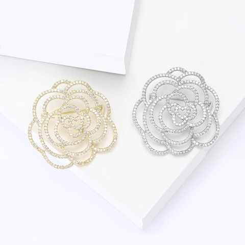 Elegante Spilla a Forma di Fiore di Camelia in Rame Micro Zirconia Intarsiata Spilla da Revero Floreale Vuota per Abito da Donna