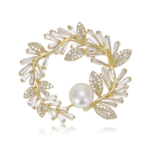 Spilla di Lusso in Rame con Ghirlanda di Foglie e Zirconia Con Perla Artificiale Elegante Spilla Floreale per Donna Gioielli