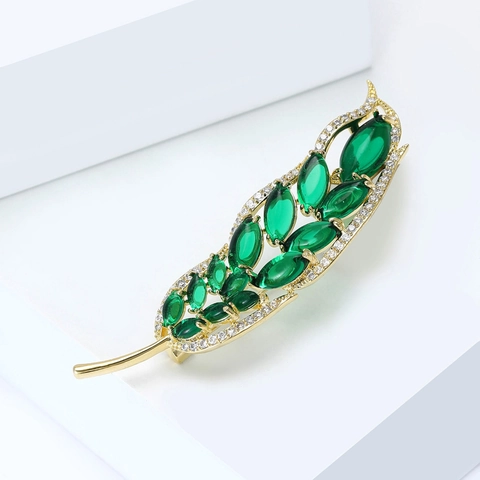 Elegante Spilla a Foglia in Rame Placcato Oro Vintage per Donna Spilla di Lusso con Zirconia Verde Smeraldo a Forma di Piuma