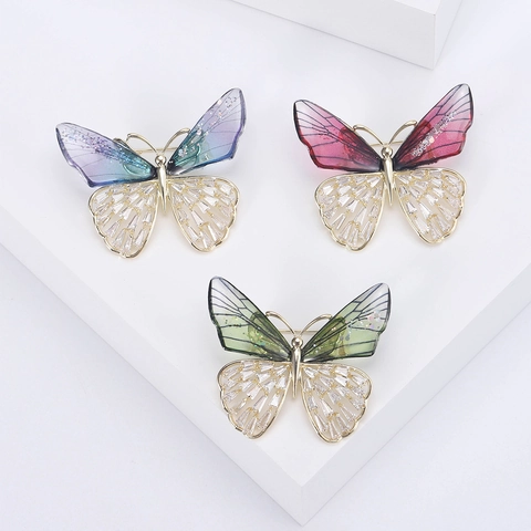 Elegante Spilla a Farfalla in Rame Con Micro-Intarsio in Zirconia per Donna Ali Sfumate Accessorio per Abito Maglione Gioielli di Lusso Regalo