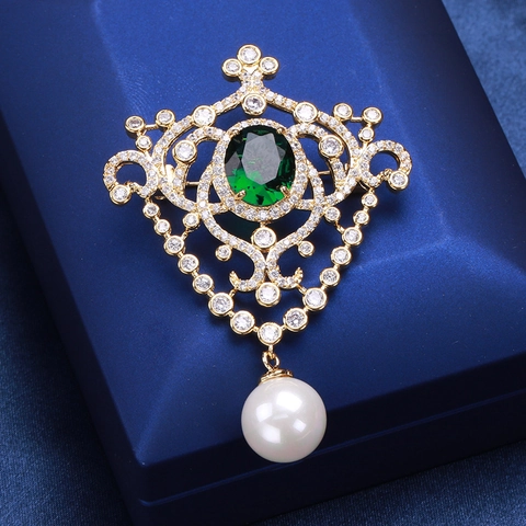 Broche Barroco Estilo Corte Para Mujer Cobre Chapado En Oro Verde Circonia Perla Artificial Colgante Alfiler Joyería Elegante Vintage