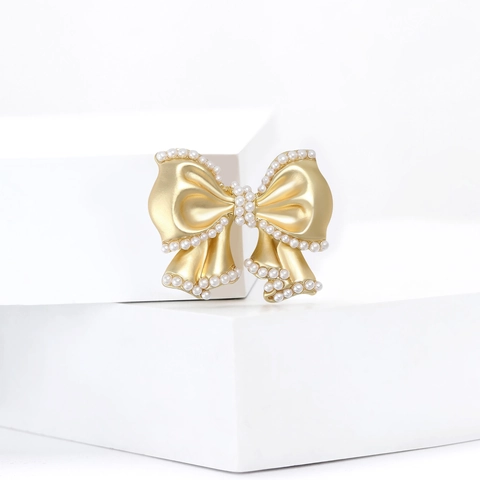 Elegante Gouden Legering Strik Broche Speld Voor Dames Kunstparel Versiering Emaille Zoete Vintage Kleding Accessoire Cadeau