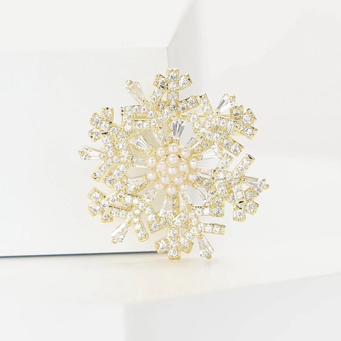 Lussuosa Spilla a Fiocco di Neve in Rame con Zirconia per Donna Elegante Gioiello Invernale Ruotabile con Decorazione in Perla Artificiale