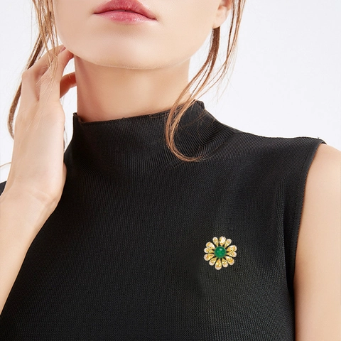 Vintage Elegant Daisy Flower Brooch For Women Copper Micro Inlaid Yellow Zirconia Green Stone Decorative Pin For Shawl