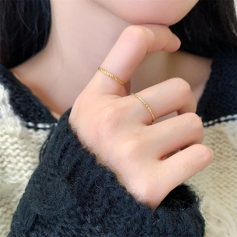 Γαλλικό Μινιμαλιστικό Επιχρυσωμένο 18K Ανοξείδωτο Ατσάλι Λεπτό Δαχτυλίδι για Γυναίκες Γεωμετρικό Πλεκτό Καρό Υφή Κοσμήματα Δαχτυλίδι