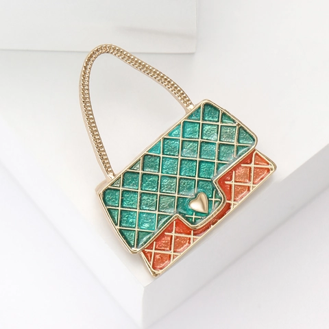 Mode Handtasche Brosche Für Damen Legierung Emaille Steppmuster Herz Dekor Metallkette Pin Elegante Schmuck Zubehör