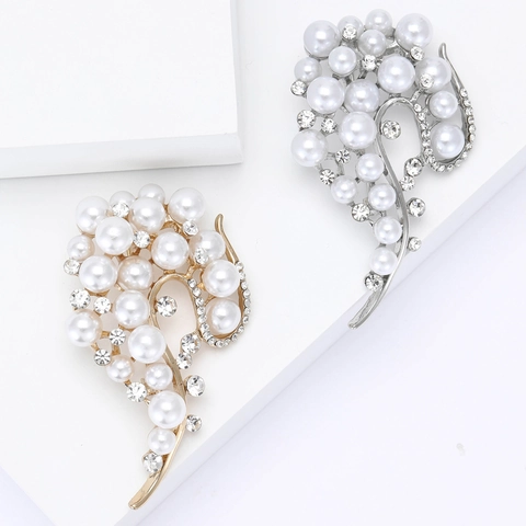 Elegant Alloy Flower Brooch With Artificial Pearl And Rhinestone Decoration Fashion Women Coat Pin Jewelry Accessory