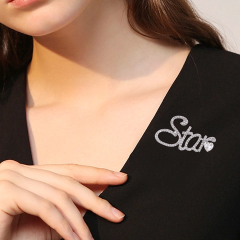 Spilla Lettera Star in Strass Con Cristallo a Cuore Lega Metallo Oro Argento Pins per Donna Gioielli Moda Fibbia Sciarpa