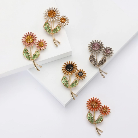 Elegant Alloy Sunflower Brooch For Women Exquisite Rhinestone Floral Pin Versatile Dress Corset Jewelry Accessories