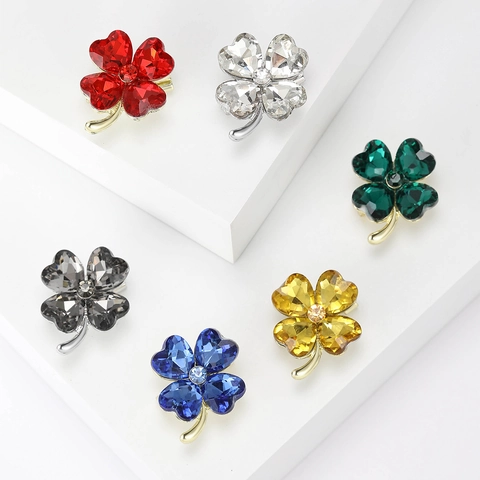 Elegant Alloy Four Leaf Clover Brooch With Heart Shaped Rhinestone Fashion Simple Shirt Suit Pin Jewelry For Women Dress Accessories