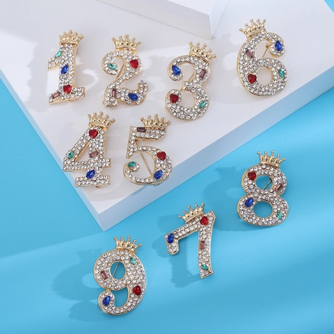 Luxus Gold Legierung Krone Nummer Brosche Für Damen Strass Eingelegt Bunt Kristall Digital Anzug Pin Schmuck Geschenk