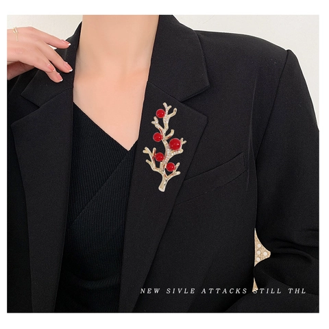 Luxury Copper Zirconia Branch Brooch With Red Artificial Pearl Elegant Pave Rhinestone Pin For Women Suit Dress Accessories