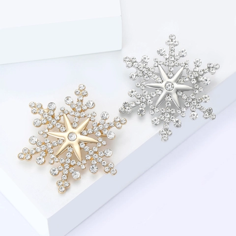 Elegant Alloy Rhinestone Snowflake Brooch For Women High Grade Winter Coat Accessory Scarf Buckle Pins Fashion Jewelry