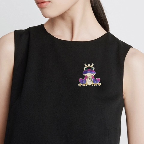 Creative Cute Crown Frog Brooch Alloy Enamel Rhinestone Animal Lapel Pin For Women Girls Clothing Fashion Jewelry Accessories