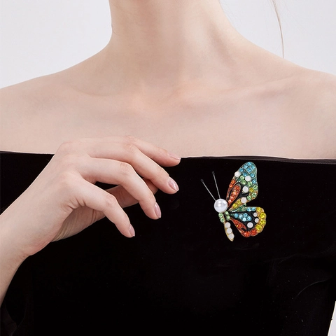 Elegant Alloy Butterfly Brooch For Women Colorful Rhinestone Inlaid Artificial Pearl Fashion Insects Pin Apparel Accessories