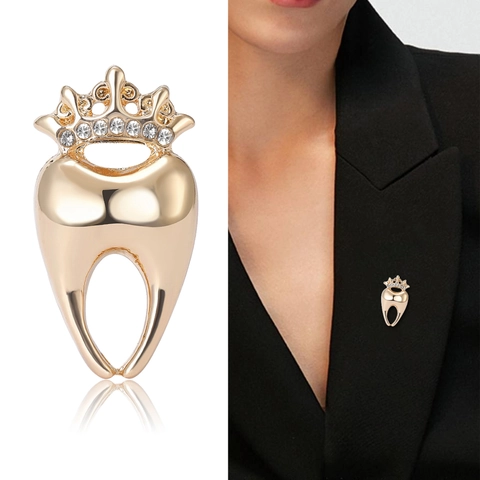 Creative Alloy Crown Tooth Brooch Personalized Rhinestone Inlaid Gold Silver Lapel Pin For Dentist Professional Clothing Accessories