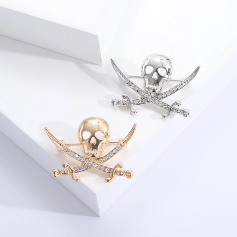 Spilla Teschio Pirata Gotico Con Spade Incrociate Per Donna Oro Argento Strass Intarsiato Accessorio Costume Halloween Gioielli Moda