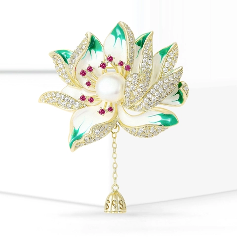 Spilla Pendente Doppio Uso a Forma di Fiore di Loto in Smalto Vintage Rame Placcato Oro Perla Artificial Zirconia Gioielli Orientali Eleganti Donna