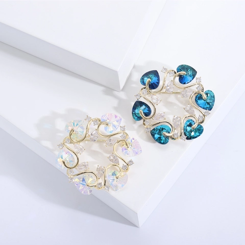 Elegant Copper Heart Crystal Flower Wreath Brooch With Zirconia Inlay Luxury Fashion OL Clothing Pin For Women Jewelry Gift