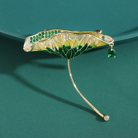 Elegante Broche de Esmalte de Hoja de Loto para Mujer Alfiler de Hoja de Cobre Chapado en Oro Con Diamantes de Imitación Verdes Colgante de Gota
