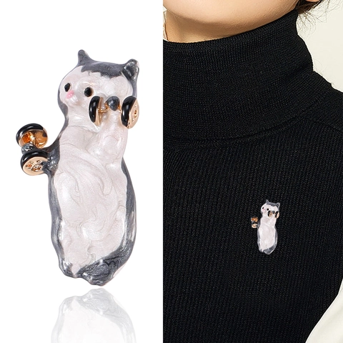 Lustige Legierung Emaille Katze Hebt Hanteln Brosche Für Damen Süße Kätzchen Fitness Studio Thema Reversnadel Mode Schmuck
