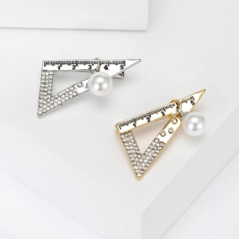 Spilla Righello Triangolare in Lega Creativa per Donna Intellettuale Strass Perla Artificiale Geometrica Scala di Misura Spille Accessorio