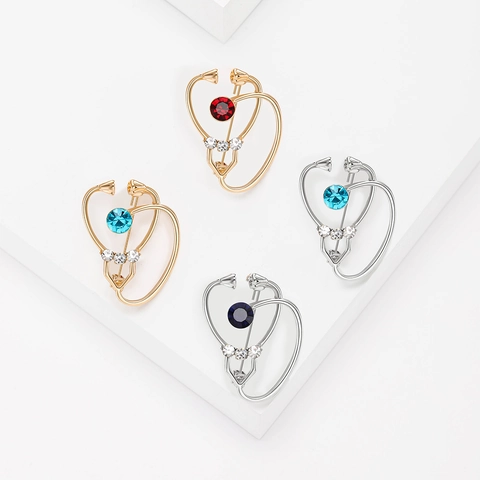 Creativa Spilla a Forma di Cuore con Stetoscopio in Lega per Medici Infermieri con Strass Gioielli Medici di Moda Regalo per Uomo Donna