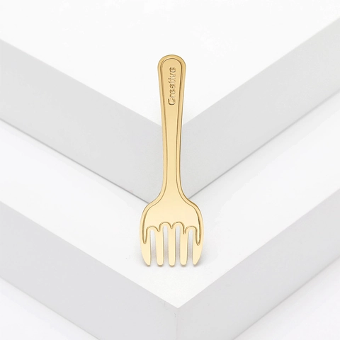 Creative Minimalist Stainless Steel Fork Shape Brooch With Letter Engraving Fashion Niche Metal Corsage Pin Jewelry Gift