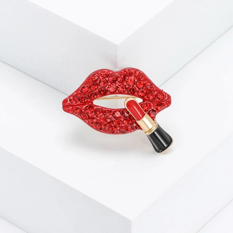 Broche Personalizado de Aleación y Esmalte con Forma de Labios y Lápiz Labial para Mujer Moda con Strass Rojos Incrustados Pin de Solapa