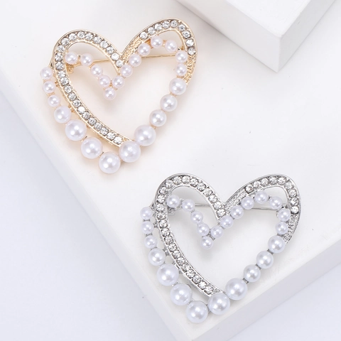 Elegant Heart Shaped Alloy Brooch For Women With Artificial Pearls And Rhinestone Inlaid Fashion Coat Shawl Brooch Pin