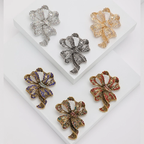 Vintage Strass Lint Strik Broche Voor Vrouwen Legering Ingelegd Strik Speld High-End Mode Jurk Accessoires Sieraden Cadeau