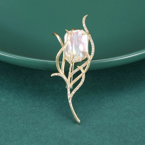 Lussuosa Spilla a Forma di Fiore di Tulipano in Rame e Zirconia Con Perla Barocca Artificiale per Donna Eleganti Accessori Moda