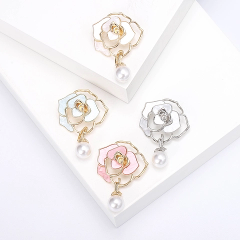 Broche Fleur de Camélia en Alliage Avec Pendentif Perle Artificielle Accessoire Élégant pour Costume Femme Bijoux Cadeau
