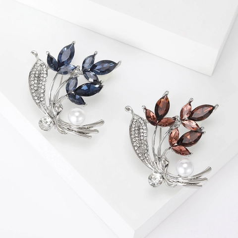 Spilla a Forma di Orchidea in Lega con Perla Artificiale e Strass per Completo da Donna Elegante Accessorio Floreale