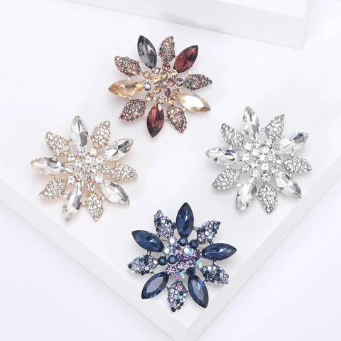 Elegante Legierung Strass Blume Brosche Für Damen Mode Funkelnde Florale Brosche Pin Für Kleidung Dekoration Zubehör
