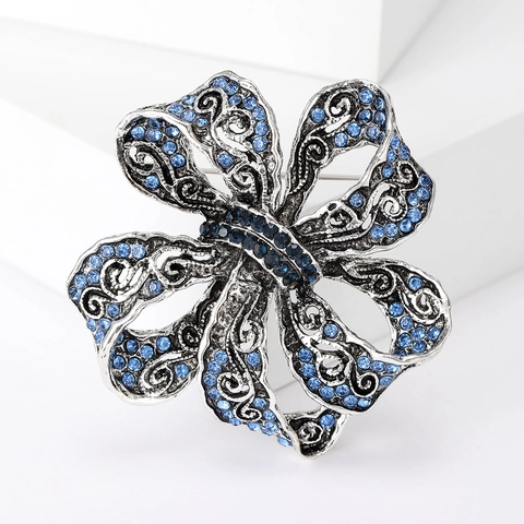 Vintage Alloy Hollow Bowknot Brooch For Women Elegant Floral Rhinestone Inlaid Pin Dress Decoration Jewelry Accessories