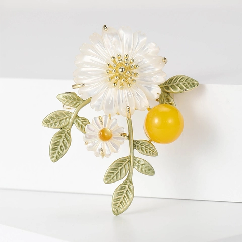 Korean Style Mother Of Pearl Daisy Brooch Elegant Gold Plated Copper Floral Breastpin Enamel Leaf Small Flower Brooch For Women Shirt Accessories