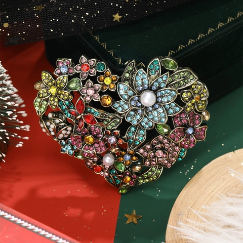 Vintage Alloy Heart Floral Brooch With Multi Colored Rhinestone Artificial Pearl Elegant Clothes Pin For Coats Women Luxurious Jewelry Gift