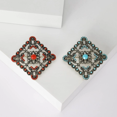 Vintage Alloy Hollow Flower Brooch For Women Elegant Turkish Square Floral Pin Fashion Jewelry Wedding Banquet Accessory