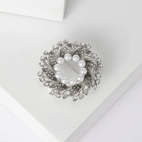 Elegante Broche de Aleación con Forma de Guirnalda de Flores para Mujer con Perla Artificial y Strass Color Oro Plata Joyería de Moda